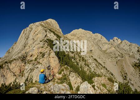 Pedraforca mountain views from Balcó de la Joaquima, on the way up to Pollegó Inferior (Berguedà, Catalonia, Spain, Pyrenees) Stock Photo