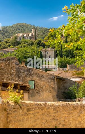 Goult in Provence, village perched on the mountain, typical street Stock Photo