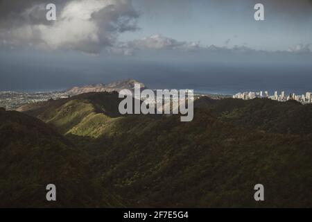 Spectacular view of Diamond Head and the city skyline of O'ahu Stock Photo