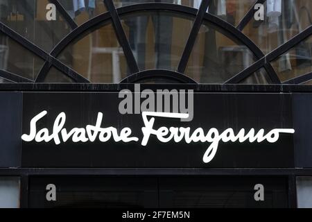 Kiev, Ukraine. 06th Apr, 2021. Chloé logo seen over the entrance to their  brand store in Kiev. (Photo by Pavlo Gonchar/SOPA Images/Sipa USA) Credit:  Sipa USA/Alamy Live News Stock Photo - Alamy