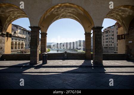 Florence, Italy. 31st Mar, 2021. (3/31/2021) Covid-19 lockdown in Italy, Florence is in the high-risk red zone, Ponte Vecchio completely deserted (Photo by Federico Neri/Pacific Press/Sipa USA) Credit: Sipa USA/Alamy Live News Stock Photo