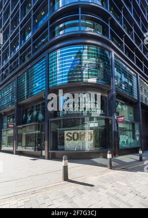 Exterior of the SOHO Coffee Co. Coffee shop and restaurant, Threadneedle Street, City of London, England, UK Stock Photo