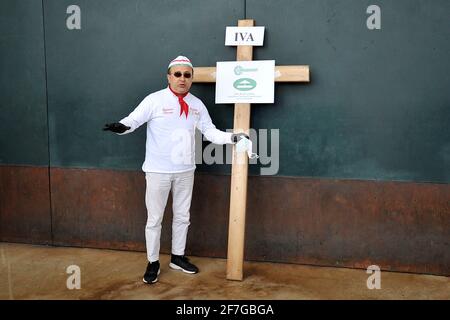 Napoli, Italy. 07th Apr, 2021. Protest of traders, shopkeepers and Confcommercio for the continuous restrictions and closures during the Covid-19 lock-down, for the continuous restrictions the shops have been closed for over a month, the protest took place in Piazza del Plebiscito in Naples. Protester places a wooden cross in front of the Pontifical Royal Basilica of San Francesco da Paola. Italy, April 07, 2021. (Photo by Vincenzo Izzo/Sipa USA) Credit: Sipa USA/Alamy Live News Stock Photo