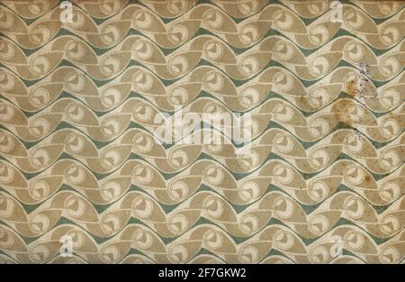 Used antique unusual wallpaper with abstract chain - art deco style - natural grainy paper surface - circa 1911 Stock Photo