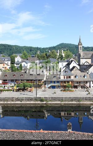 The Quays waterfront area in Argentat-sur-Dordogne on the Dordogne River, Correze, Nouvelle-Aquitaine, France Stock Photo