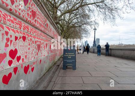 London, UK. 07th Apr, 2021. People walk past the National Covid Memorial Wall.The wall is adjacent to St Thomas' Hospital and is being hand-painted with 150000 hearts to honour UK Covid-19 victims, it stretches over 700 metres long. (Photo by Dave Rushen/SOPA Images/Sipa USA) Credit: Sipa USA/Alamy Live News Stock Photo