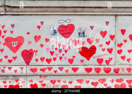 London, UK. 07th Apr, 2021. Photographs left with messages in memory of loved ones seen on the National Covid Memorial Wall.The wall is adjacent to St Thomas' Hospital and is being hand-painted with 150000 hearts to honour UK Covid-19 victims, it stretches over 700 metres long. (Photo by Dave Rushen/SOPA Images/Sipa USA) Credit: Sipa USA/Alamy Live News Stock Photo