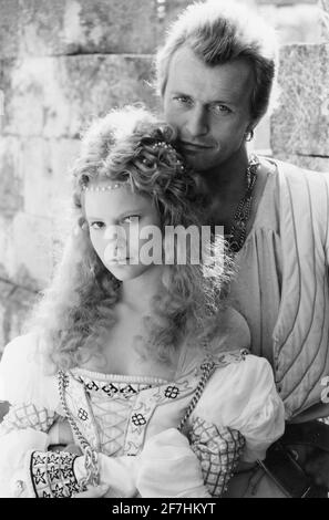 FLESH AND BLOOD JENNIFER JASON LEIGH, RUTGER HAUER Date: 1985 Stock ...