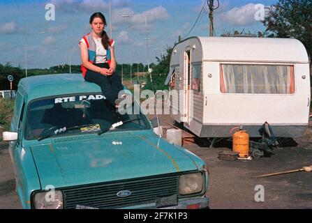 teenage Travellers girl sitting on a car in their camp, October 1985, Dublin, Ireland Stock Photo