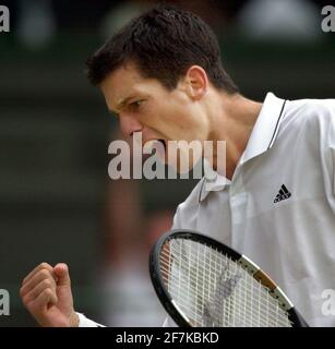 Tim Henman during match with Goran Ivanisevic at Wimbledon Tennis Championships 2001 Stock Photo