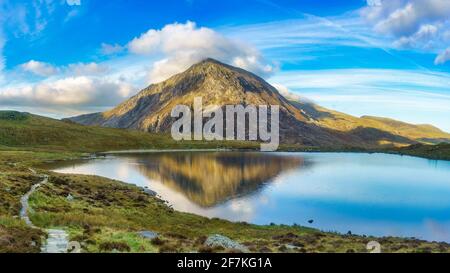 Pen yr Ole Wen mountain reflected in Llyn Idwal in Snowdonia National Park in North Wales, UK Stock Photo