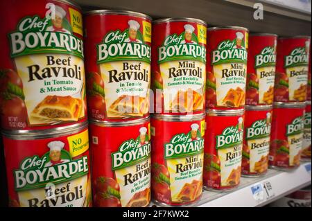 New York, USA. 29th Dec, 2011. Cans of ConAgra's Chef Boyardee canned ravioli and other products are seen on a a supermarket shelf in New York on Thursday, December 29, 2011. (Photo by Richard B. Levine) Credit: Sipa USA/Alamy Live News Stock Photo