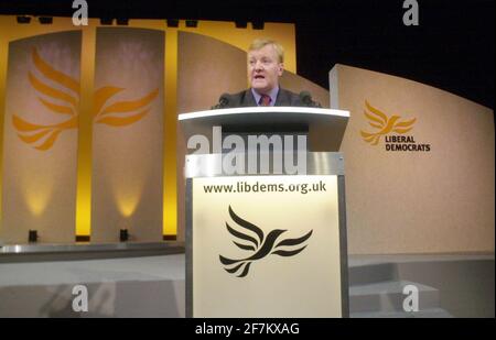 Liberal Democrat conference Bournemouth Sept 2000 Lib Dem leader Charles Kennedy making an emergency statement to his conference in Bournemouth today. Stock Photo