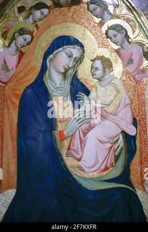 Italy Umbria Perugia: National gallery of Umbria  - Maestro della dormitio di Terni -  Enthroned Madonna and Child with 5 Angels Stock Photo