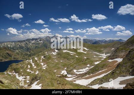 Certascan Cirque seen from near the Certascan pass in summer (Alt Pirineu Natural Park, Catalonia, Spain, Pyrenees) ESP: Circo de Certascan en verano Stock Photo