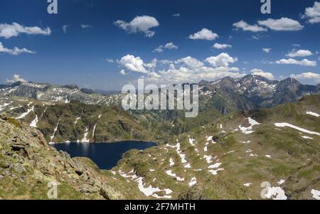 Certascan Cirque seen from near the Certascan pass in summer (Alt Pirineu Natural Park, Catalonia, Spain, Pyrenees) ESP: Circo de Certascan en verano Stock Photo