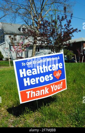 Rutherford, New Jersey / USA - April 15 2020: Sign thanking healthcare heroes and essential workers during the coronavirus, COVID-19, pandemic. Stock Photo