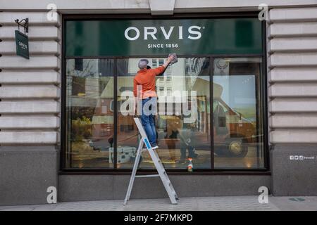 London, UK. April 8th 2021: High Street stores prepare for Monday's reopening after coronavirus lockdown restrictions have kept them closed since December 2020. 08th April 2021. London, England, United Kingdom Credit: Jeff Gilbert/Alamy Live News Stock Photo