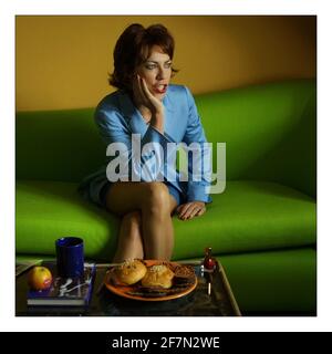 Australian Writer Kathy Lette .....photographed in London.pic David Sandison 18/10/2001 Stock Photo