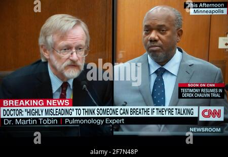 Minneapolis, Minnesota, USA. 8th Apr, 2021. April 7, 2021, Minneapolis, Minnesota, USA : Pulmonology Expert, DR MARTIN TOBIN, is questioned by prosecuting attorney, JERRY BLACKWELL, during the trial of former Minneapolis police officer Derek Chauvin. Chauvin was captured on tape on May 25, 2020 pressing his knee onto Mr. Floyd's neck for some nine minutes during an arrest. Chauvin was later charged with second-degree murder and manslaughter. Credit: Pool Video Via Court Tv/ZUMA Wire/Alamy Live News Stock Photo