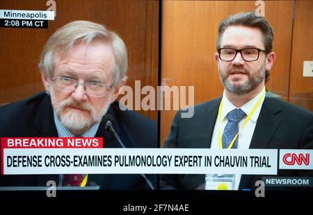 Minneapolis, Minnesota, USA. 8th Apr, 2021. April 7, 2021, Minneapolis, Minnesota, USA : Pulmonology Expert, DR MARTIN TOBIN, is cross examined by defense attorney, ERIC NELSON, during the trial of former Minneapolis police officer Derek Chauvin. Chauvin was captured on tape on May 25, 2020 pressing his knee onto Mr. Floyd's neck for some nine minutes during an arrest. Chauvin was later charged with second-degree murder and manslaughter. Credit: Pool Video Via Court Tv/ZUMA Wire/Alamy Live News Stock Photo