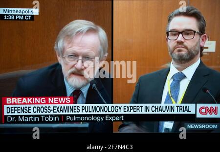 Minneapolis, Minnesota, USA. 8th Apr, 2021. April 7, 2021, Minneapolis, Minnesota, USA : Pulmonology Expert, DR MARTIN TOBIN, is cross examined by defense attorney, ERIC NELSON, during the trial of former Minneapolis police officer Derek Chauvin. Chauvin was captured on tape on May 25, 2020 pressing his knee onto Mr. Floyd's neck for some nine minutes during an arrest. Chauvin was later charged with second-degree murder and manslaughter. Credit: Pool Video Via Court Tv/ZUMA Wire/Alamy Live News Stock Photo