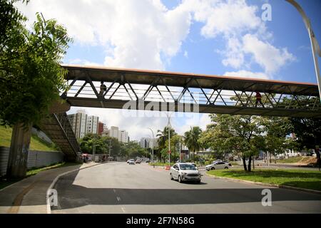 salvador, bahia, brazil - february 5, 2021: pedestrian walkway is seen on avenue ACM in the city of Salvador. *** Local Caption *** Stock Photo