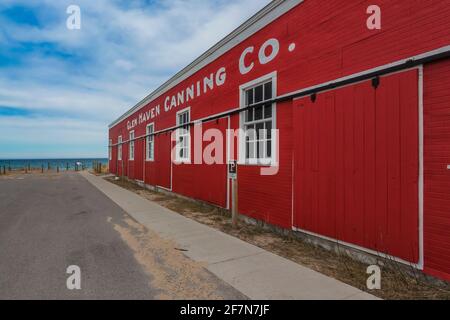 Glen Haven Canning Co. building, now the Great Lakes Boathouse Museum, in historic Glen Haven Village in Sleeping Bear Dunes National Lakeshore along Stock Photo