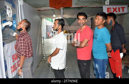 Guwahati, India. 8th Apr, 2021. Passengers line up to have COVID-19 tests at Guwahati railway station in Assam, India, on April 8, 2021. As many as 126,789 new COVID-19 cases were registered in the past 24 hours in India, according to the official data released by the federal health ministry on Thursday. Credit: Str/Xinhua/Alamy Live News Stock Photo