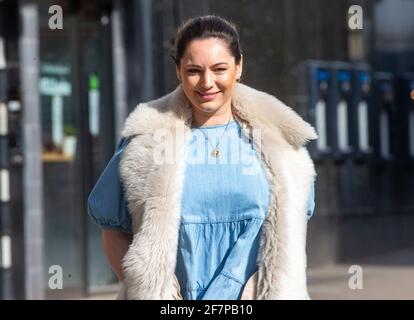 London, UK. 9th Apr, 2021. Kelly Brook leaves the offices of Global Radio. Credit: Mark Thomas/Alamy Live News