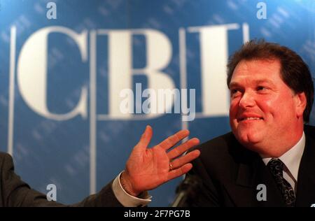 Digby Jones the new CBI Director General November1999being introduced by Sir Clive Thompson, CBI President at a press conference at Centre Point the CBI HQ Stock Photo