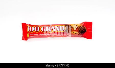 A 100 Grand Bar, a chocolate candy bar made by Nestlé Stock Photo - Alamy