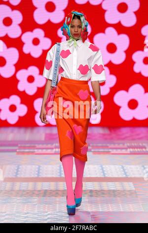 Agatha ruiz de 2025 la prada sale