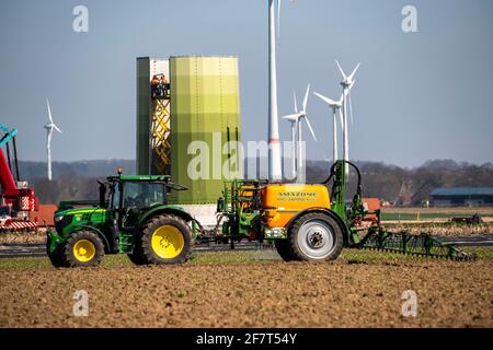 Construction of a wind turbine, steel pillar by Enercon, near Kerken, district of Kleve, on the Lower Rhine, farmer brings out plant protection produc Stock Photo
