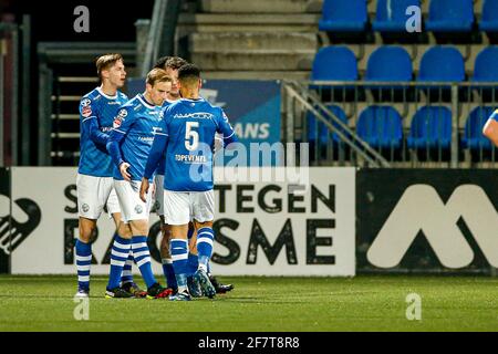 den bosch netherlands april 2 dhoraso moreo klas of fc den bosch and philippe rommens of top oss battle for possession during the keuken kampioen stock photo alamy