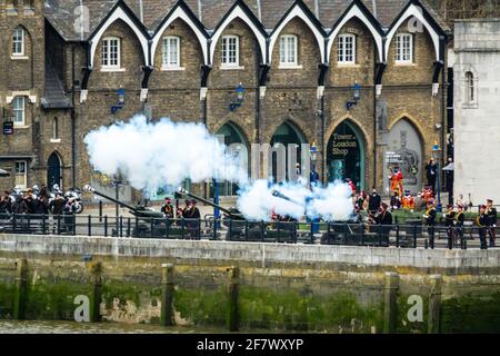 London, 10th April, 2021. 41 Gun salute by the Honourable Artillery Company at the Tower of London to mark death of HRH Prince Philip, Duke of Edinburgh. Stock Photo