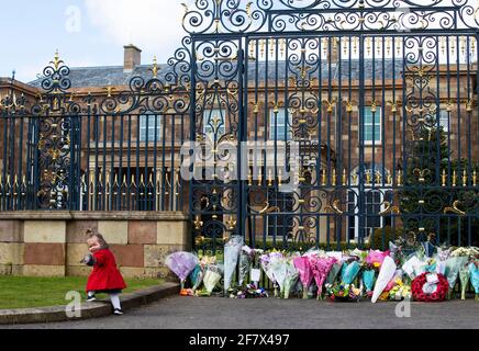 18-month old Maise Cairns at the gates of Hillsborough Castle in Northern Ireland, during a 41-round gun salute, following the announcement of the death of the Duke of Edinburgh at the age of 99. Picture date: Saturday April 10, 2021. Prince Philip, 99, was the longest-serving consort in British history. See PA story DEATH Philip. Stock Photo