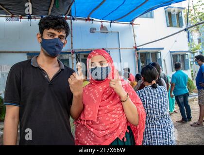 Kolkata, India. 10th Apr, 2021. View of the 4th phase assembly election of West Bengal at Kolkata (Behala west constituency). (Photo by Amlan Biswas/Pacific Press) Credit: Pacific Press Media Production Corp./Alamy Live News Stock Photo