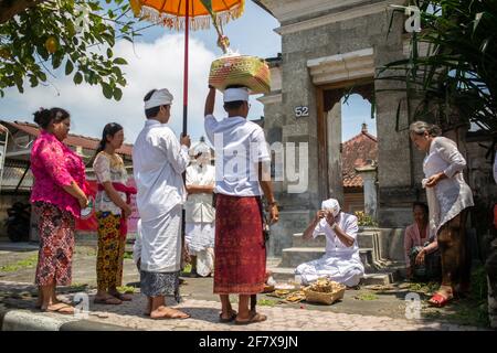 Bangli, Bali, Indonesia - September 5, 2016: Balinese people participating in cremation ceremony in Bangli. Stock Photo