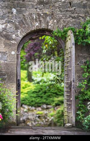 Gate in wall to scret garden