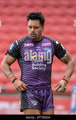 St. Helens, England - 10th April 2021 - Zane Tetevano (13) of Leeds Rhinos during the Rugby League Betfred Challenge Cup Round 3 St. Helens vs Leeds Rhinos at Totally Wicked Stadium, St. Helens, UK  Dean Williams/Alamy Live News Stock Photo