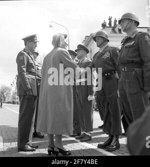 H.M. Koningin Juliana and Prince Bernhard attend the DEILERE during the 10-year liberation party in Wageningen on May 5, 1955. The Queen greets an American soldier. Stock Photo