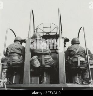921 Light air target artillery department. The KL / MPQ-3002 (VUXY) firing radar on the stamps. The corresponding trailer has been removed. There is widespread confusion about the nicknames 'vuxy' and 'waxy' for the radar systems used in the fifty and sixty in the air volin windows. In the relevant photo descriptions in the image bank of the NiMH, the following is assumed that the KL / MPS-3003 warning and detection radar was originally called 'waxy' and the KL / MPQ-3002 firing radar 'VUXY'. Stock Photo