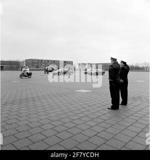 Departure by hof car from HM Koningin Beatrix after a visit to the Marine Barracks Willemsoord (MKWD) in Den Helder in March 1989. Stock Photo