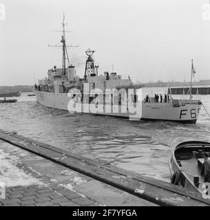 The British frigate HMS Redpole (F 69, 1943-1960) arrives in the port ...