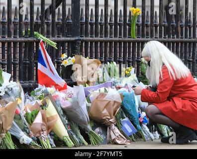 London, UK April 10th 2021. People queued up to lay flowers and pay their respects outside Buckingham Palace in tribute to HRH Prince Philip, who died on Friday at the age of 99, just 2 months short of his 100th birthday. Monica Wells/Alamy Live News Stock Photo