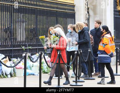 London, UK April 10th 2021. People queued up to lay flowers and pay their respects outside Buckingham Palace in tribute to HRH Prince Philip, who died on Friday at the age of 99, just 2 months short of his 100th birthday. Monica Wells/Alamy Live News Stock Photo