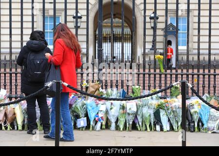 London, UK April 10th 2021. People queued up to lay flowers and pay their respects outside Buckingham Palace in tribute to HRH Prince Philip, who died on Friday at the age of 99, just 2 months short of his 100th birthday. Monica Wells/Alamy Live News Stock Photo