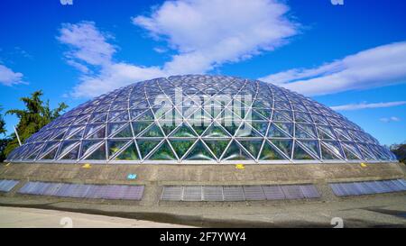 Bloedel Conservatory, the tropical garden in Queen Elizabeth Park of Vancouver, Canada, with domed shape under blue sky. Stock Photo