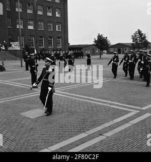 On the exercise area of the Van Ghentkazerne (VGKAZ) to the Approxis in Rotterdam, a sworn place of three clarifications from the Marines Corps by the commander of the VGKAZ. After the swing, a dehip follows for the newly-appointed officers. Stock Photo